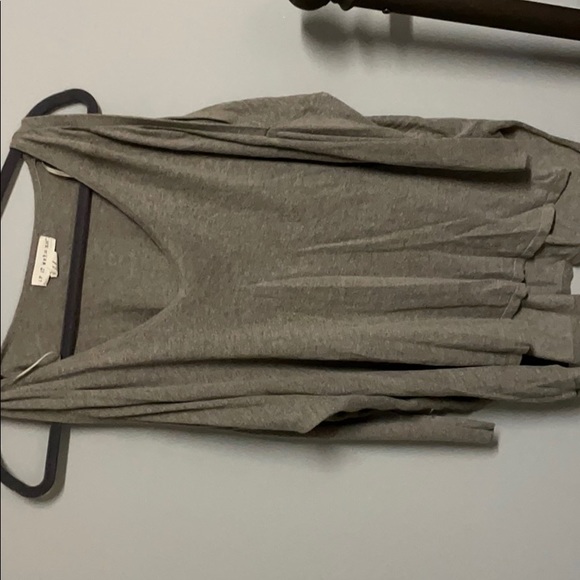 Cold shoulder grey long sleeve top! - Picture 2 of 5